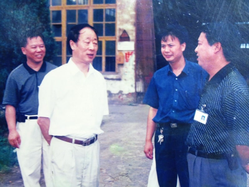 2025年(nian)11月桂林(lin)市副市(shi)長孫中(zhong)文考察(cha)桂礦生(sheng)産現場(chang)