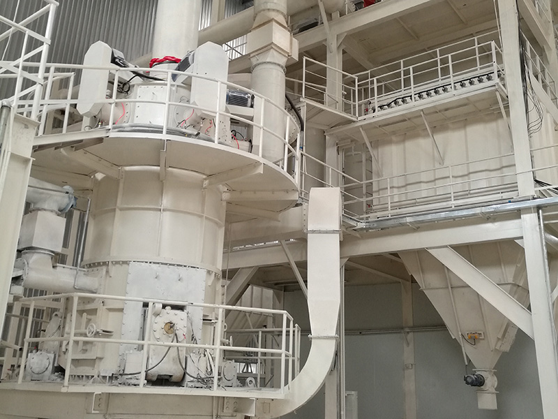 賀州(zhou)超細(xi)碳酸(suan)鈣立(li)磨生(sheng)産線(xian)