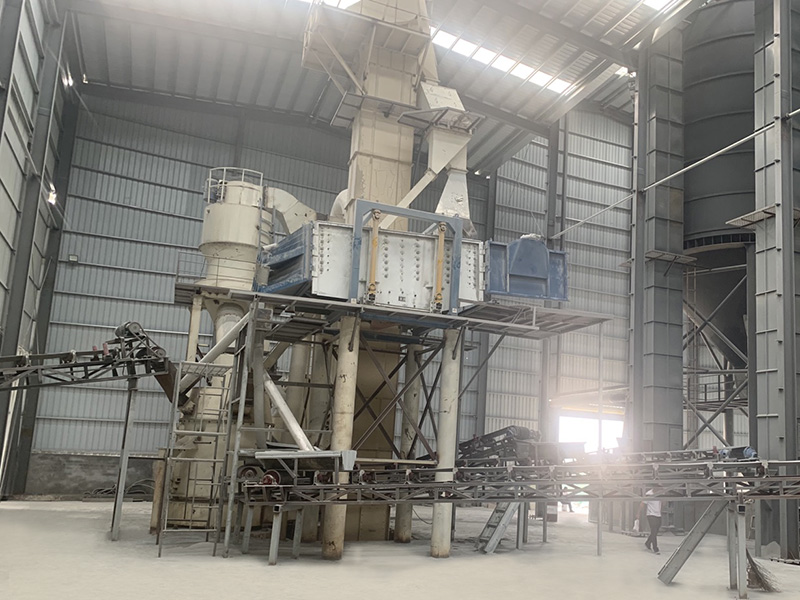 湖南(nan)花崗(gang)岩制(zhi)砂機(ji)生産(chan)現場(chang)