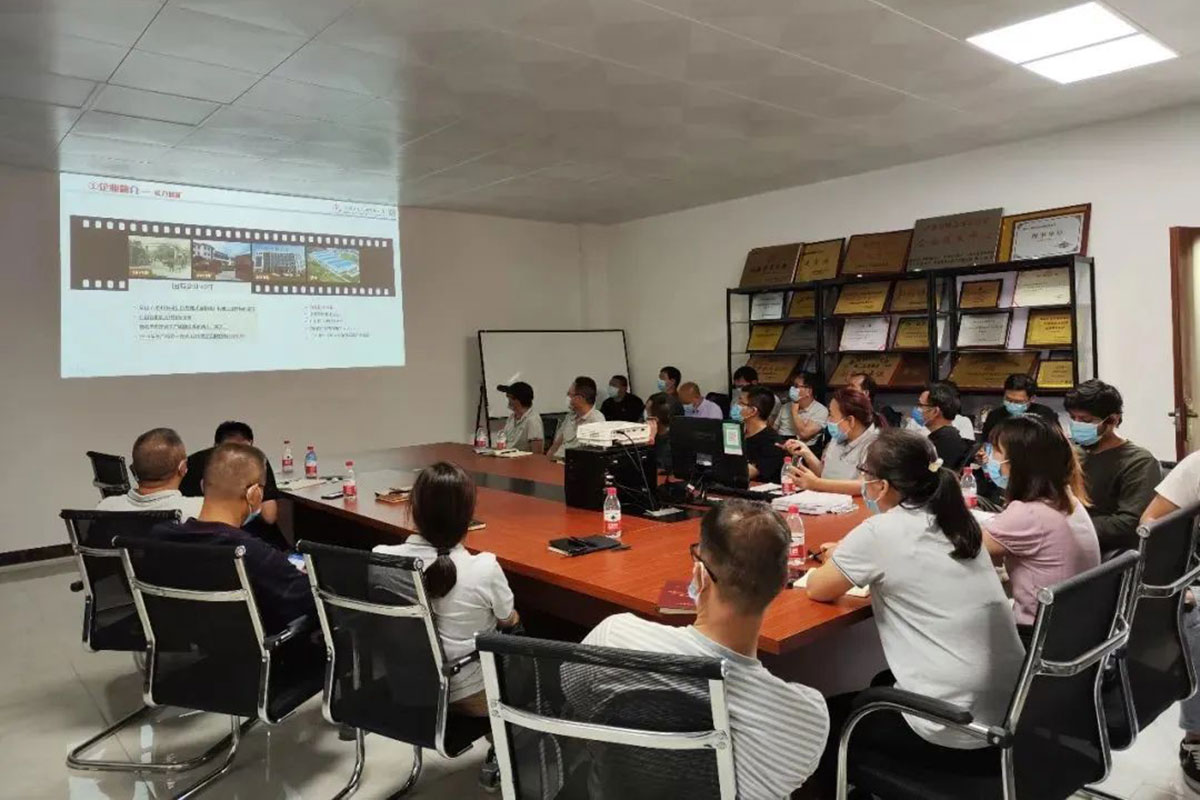 桂林礦機召(zhao)開氫氧化鈣生産(chǎn)線項目總結會