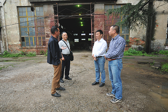 桂林市(shi)生态環(huan)境局蔣(jiang)永光一(yi)行到桂(gui)林礦機(ji)開展調(diao)研